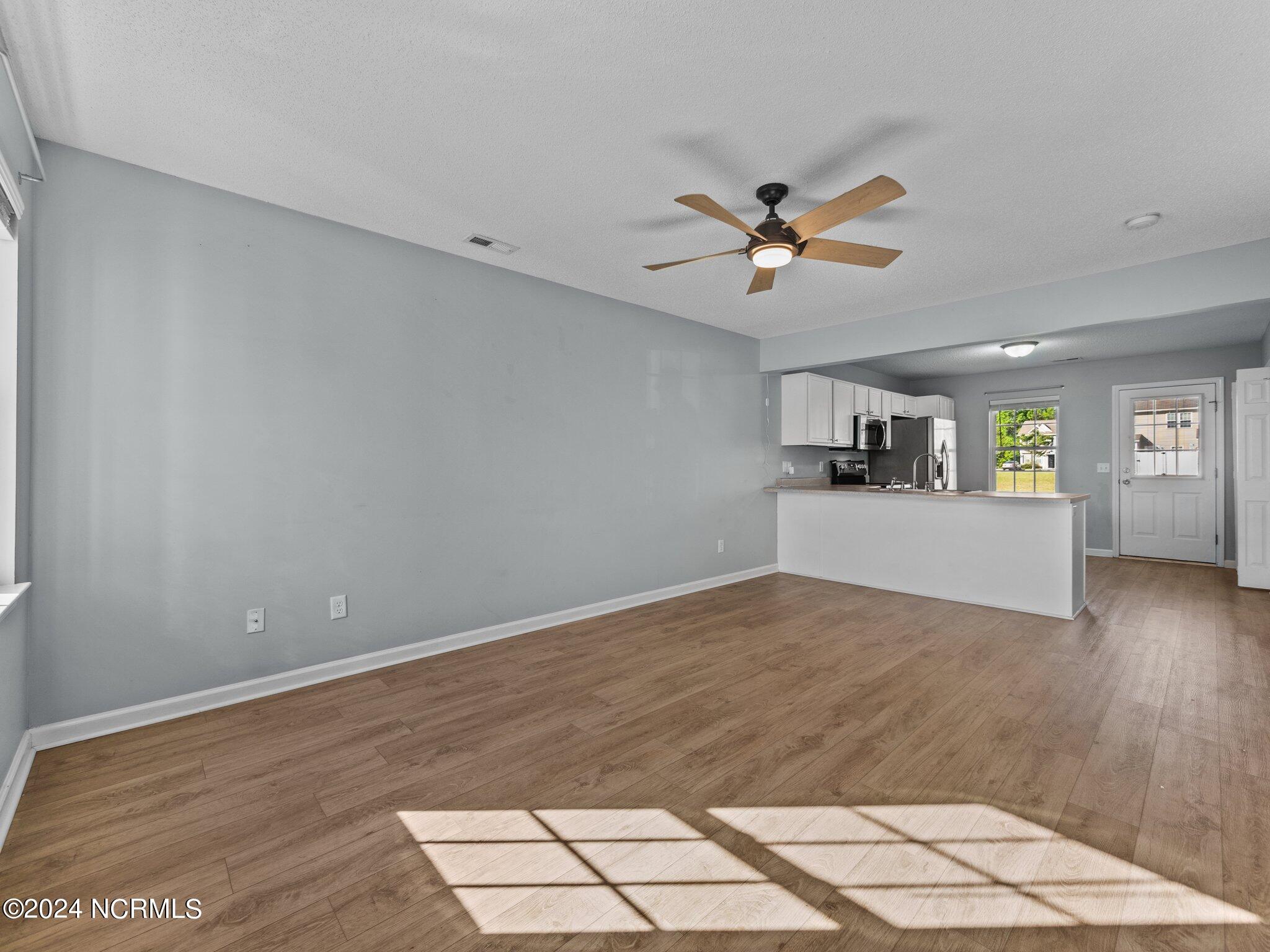 200 Lanieve Court, Unit 7 Hubert, NC 28539 - Photo 4 of 20 19-web-or-mls-P4151421