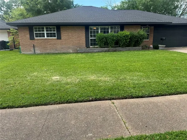 $2,450 | 5223 Sanford Road, Houston, TX 77035