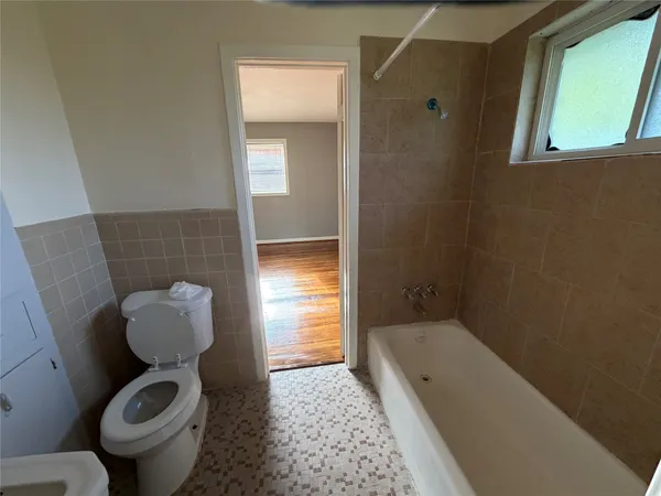 $2,450 | 5223 Sanford Road, Houston, TX 77035