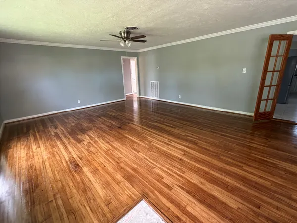 $2,450 | 5223 Sanford Road, Houston, TX 77035