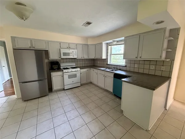 $2,450 | 5223 Sanford Road, Houston, TX 77035