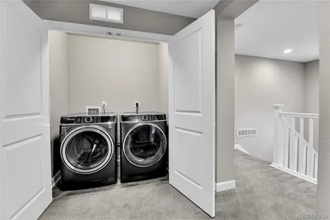 a view of utility room