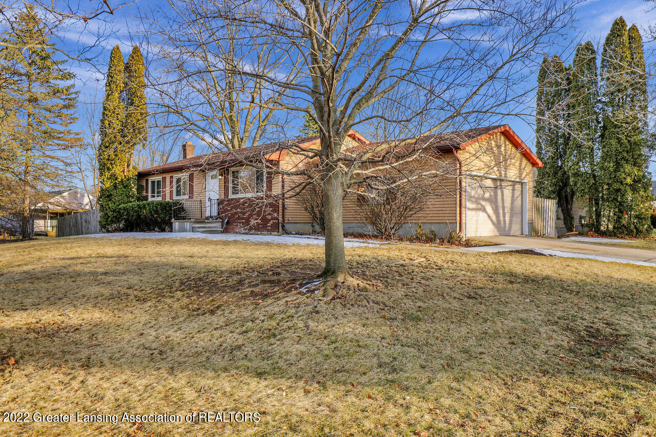 3117 Colchester Road Lansing, MI 48906 - Photo 1 of 38 _I3A1550