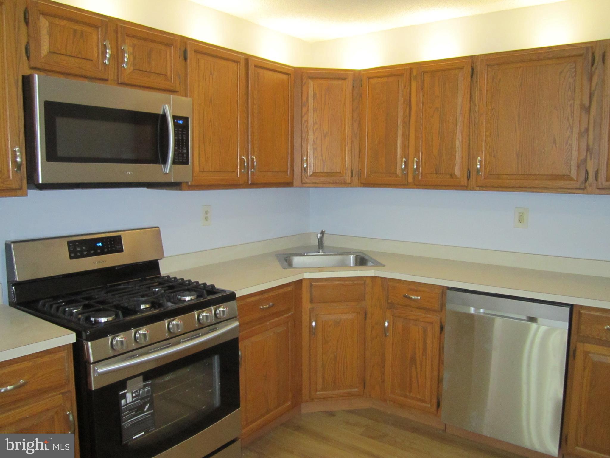 92 Versailles Court Hamilton, NJ 08619 - Photo 8 of 28