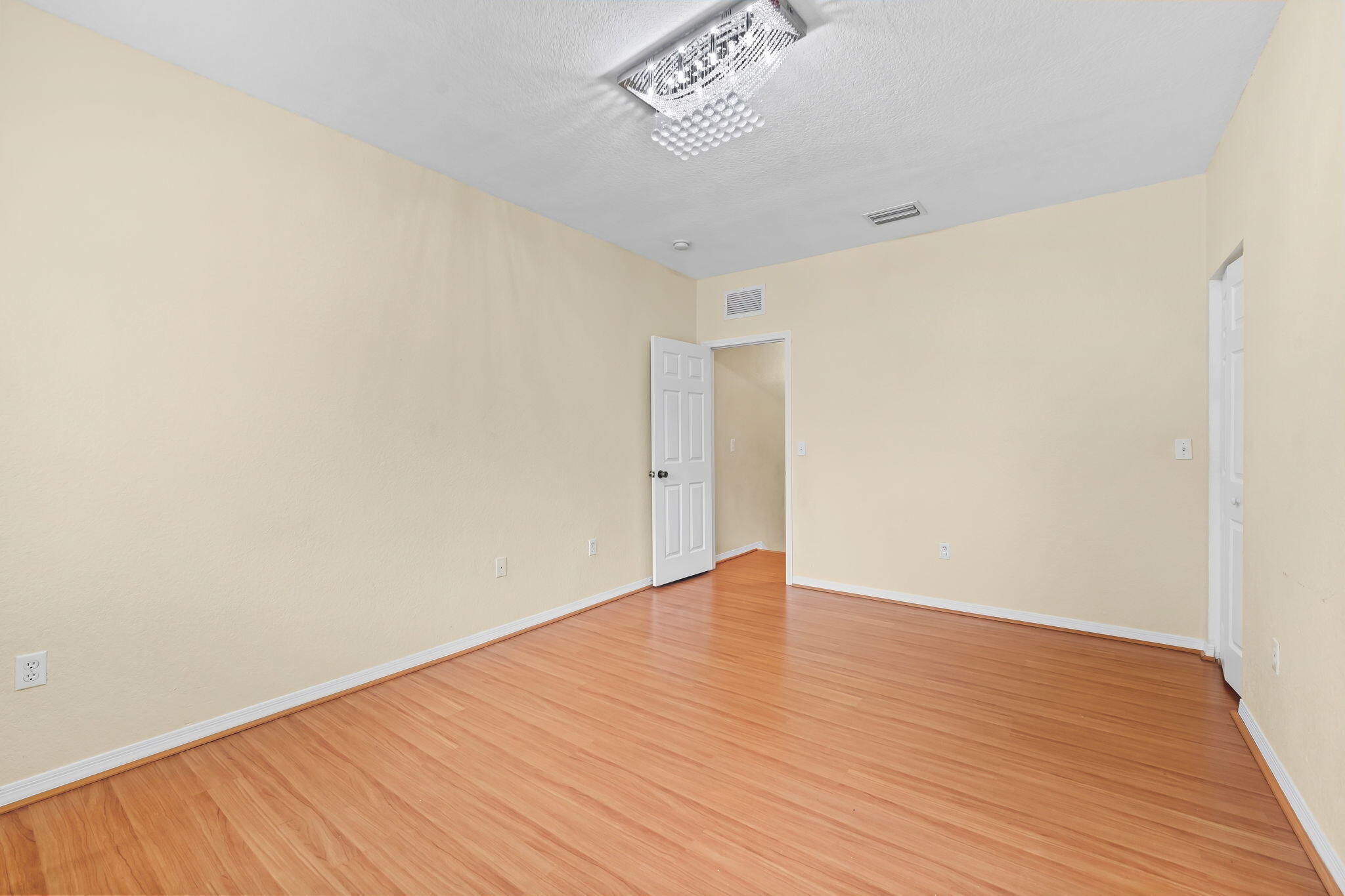 7920 Catalina Circle Tamarac, FL 33321 - Photo 14 of 20 15-web-or-mls-DSC_9908