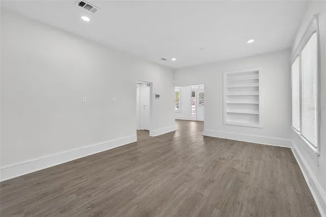 $2,500 | 7002 North Nebraska Avenue, Tampa, FL 33604