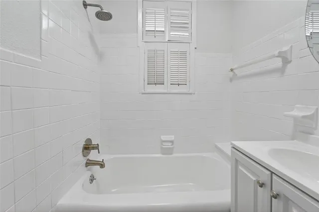 $2,500 | 7002 North Nebraska Avenue, Tampa, FL 33604