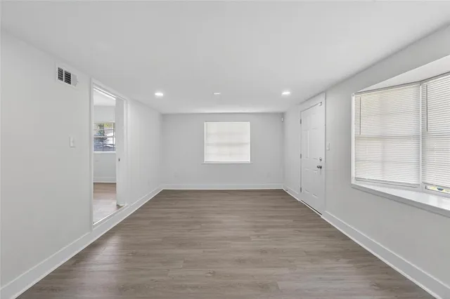 $2,500 | 7002 North Nebraska Avenue, Tampa, FL 33604