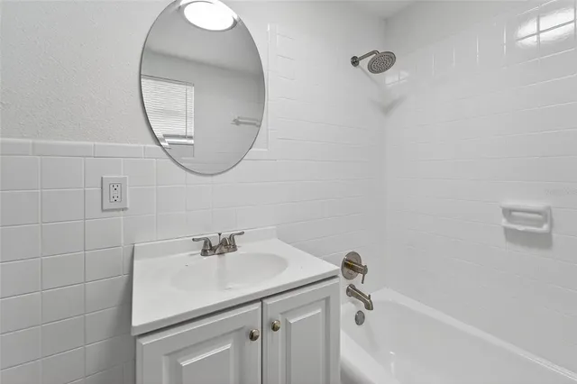 $2,500 | 7002 North Nebraska Avenue, Tampa, FL 33604