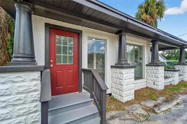 $2,500 | 7002 North Nebraska Avenue, Tampa, FL 33604