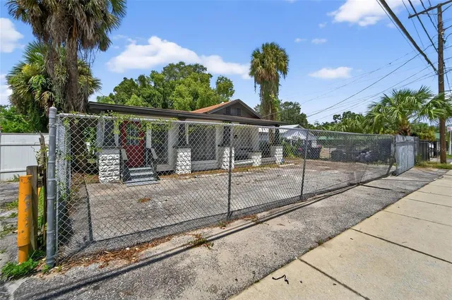 $2,500 | 7002 North Nebraska Avenue, Tampa, FL 33604