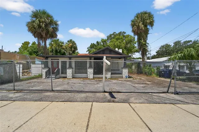 $2,500 | 7002 North Nebraska Avenue, Tampa, FL 33604