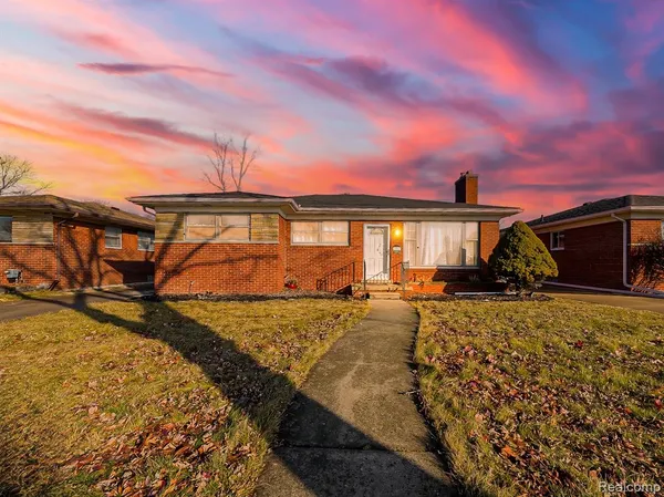$1,999 | 20007 Chalon Street, St. Clair Shores, MI 48080