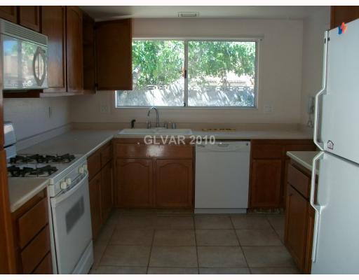 2708 Osborne Lane Henderson, NV 89014 - Photo 4 of 10 Kitchen.