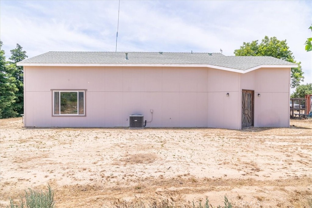 39875 Bautista Road Anza, CA 92539 - Photo 7 of 44 a view of wooden building