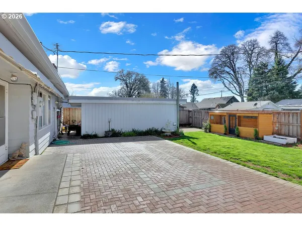 a view of a house with backyard and porch