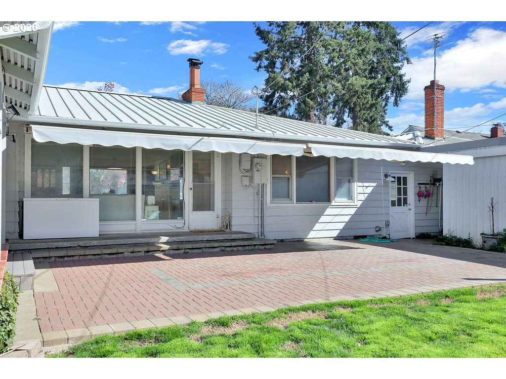1355 Juniper Street Junction City, OR 97448 - Photo 43 of 45 a front view of a house with garden