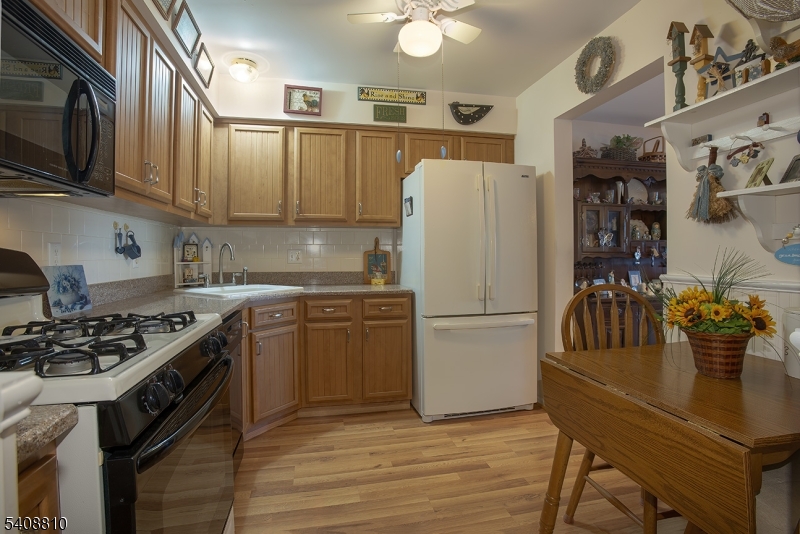 28 Peregrine Point Newton, NJ 07860 - Photo 3 of 14