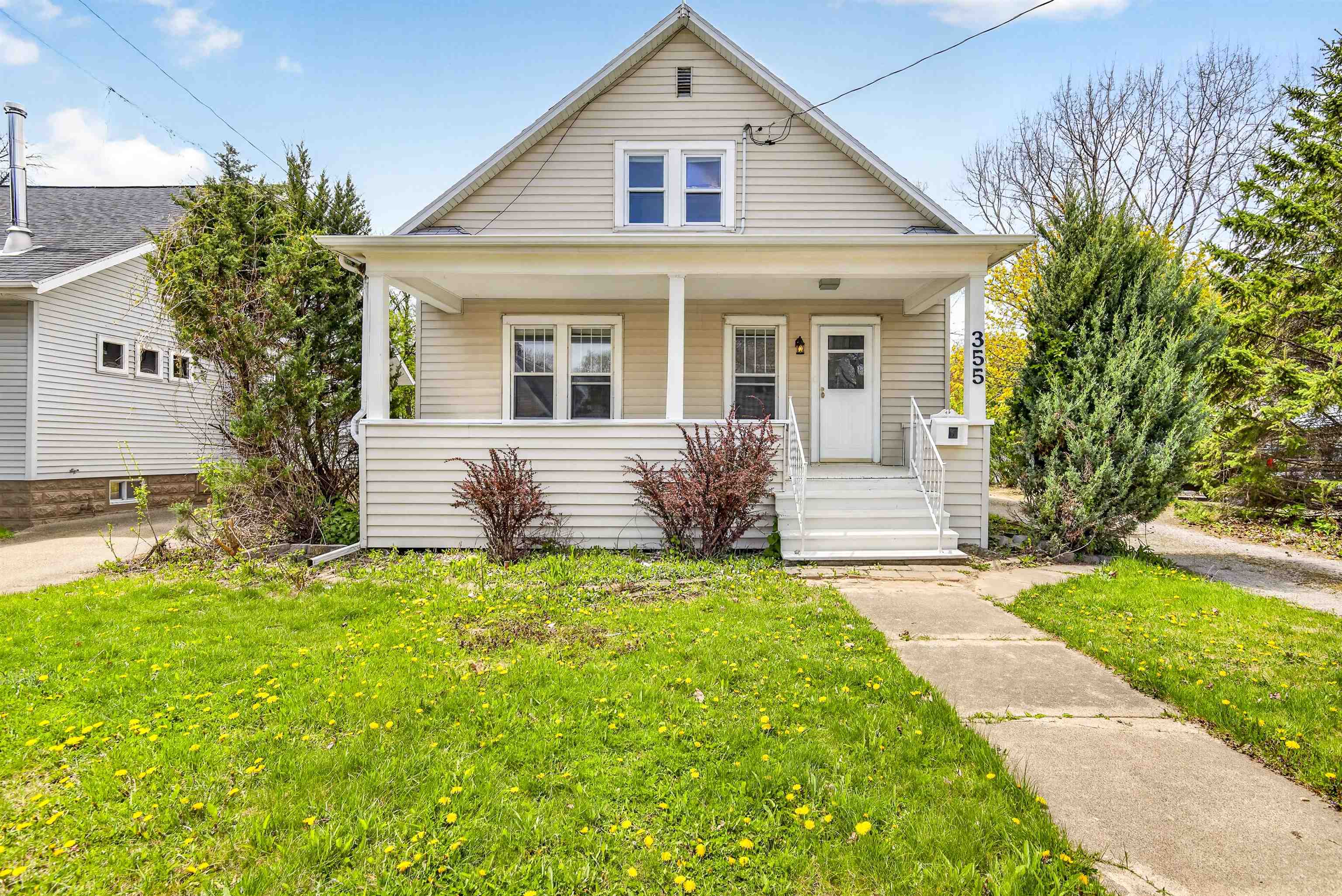 355 Oak Street Menasha, WI 54952 - Photo 1 of 49