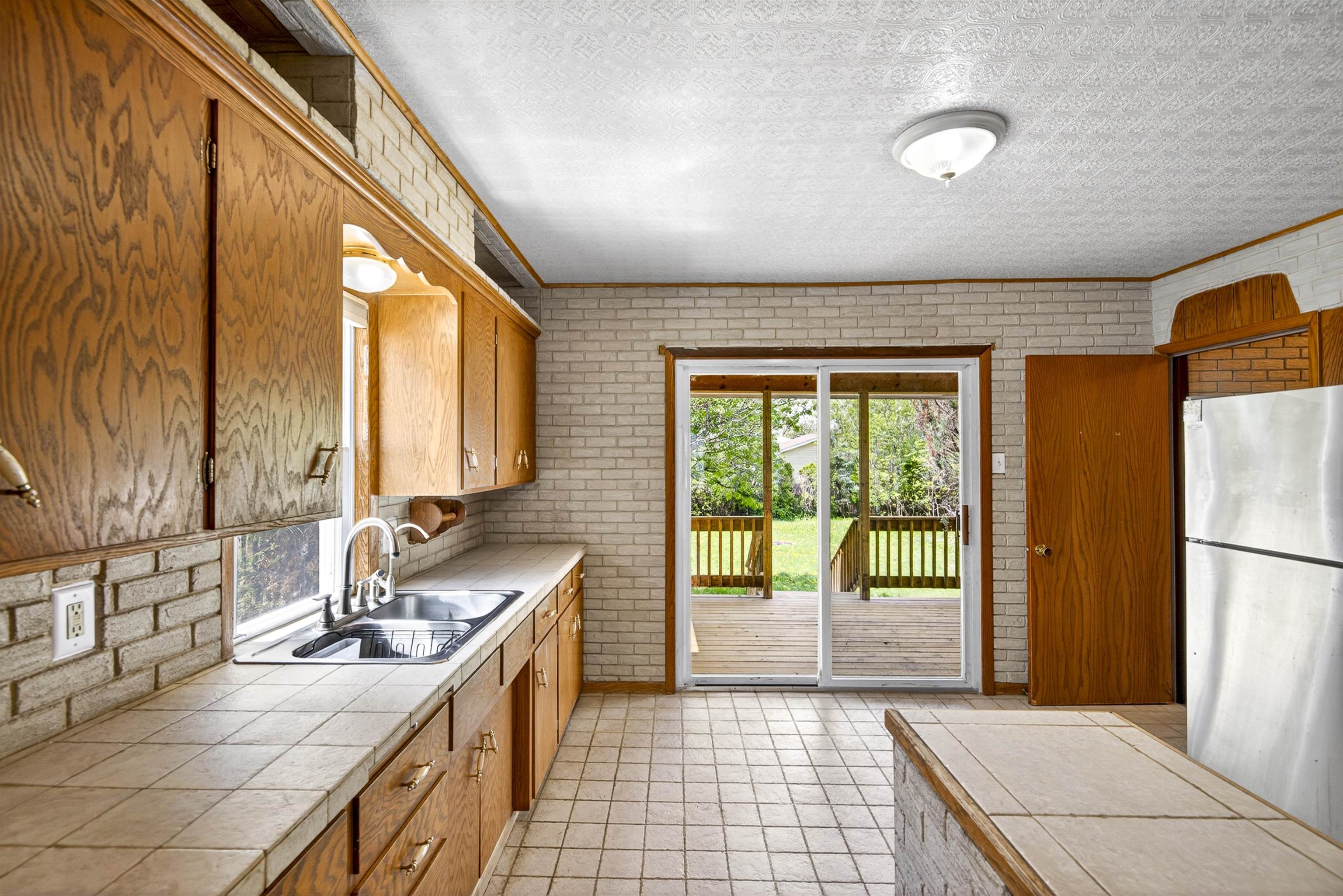 355 Oak Street Menasha, WI 54952 - Photo 14 of 49
