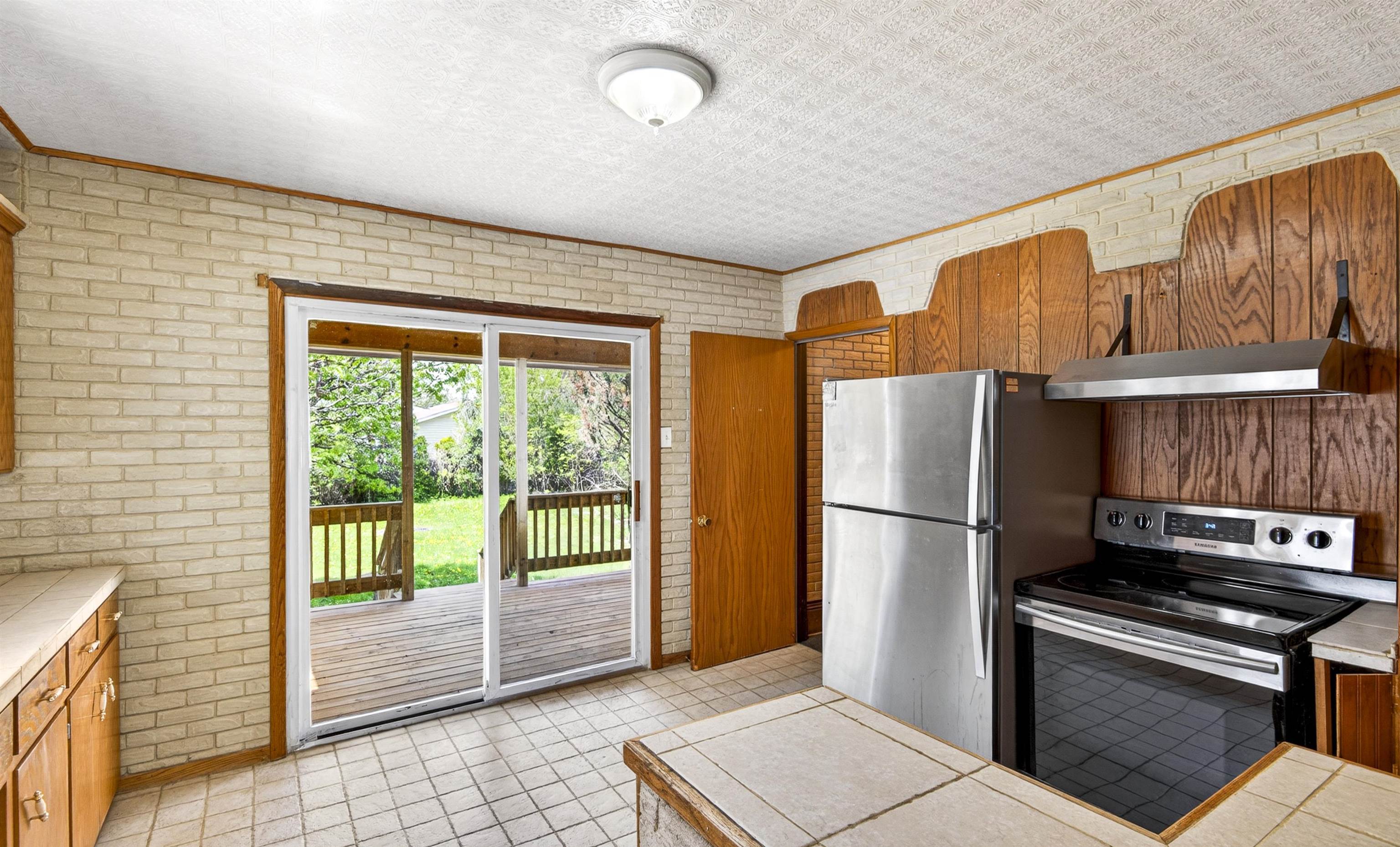 355 Oak Street Menasha, WI 54952 - Photo 15 of 49