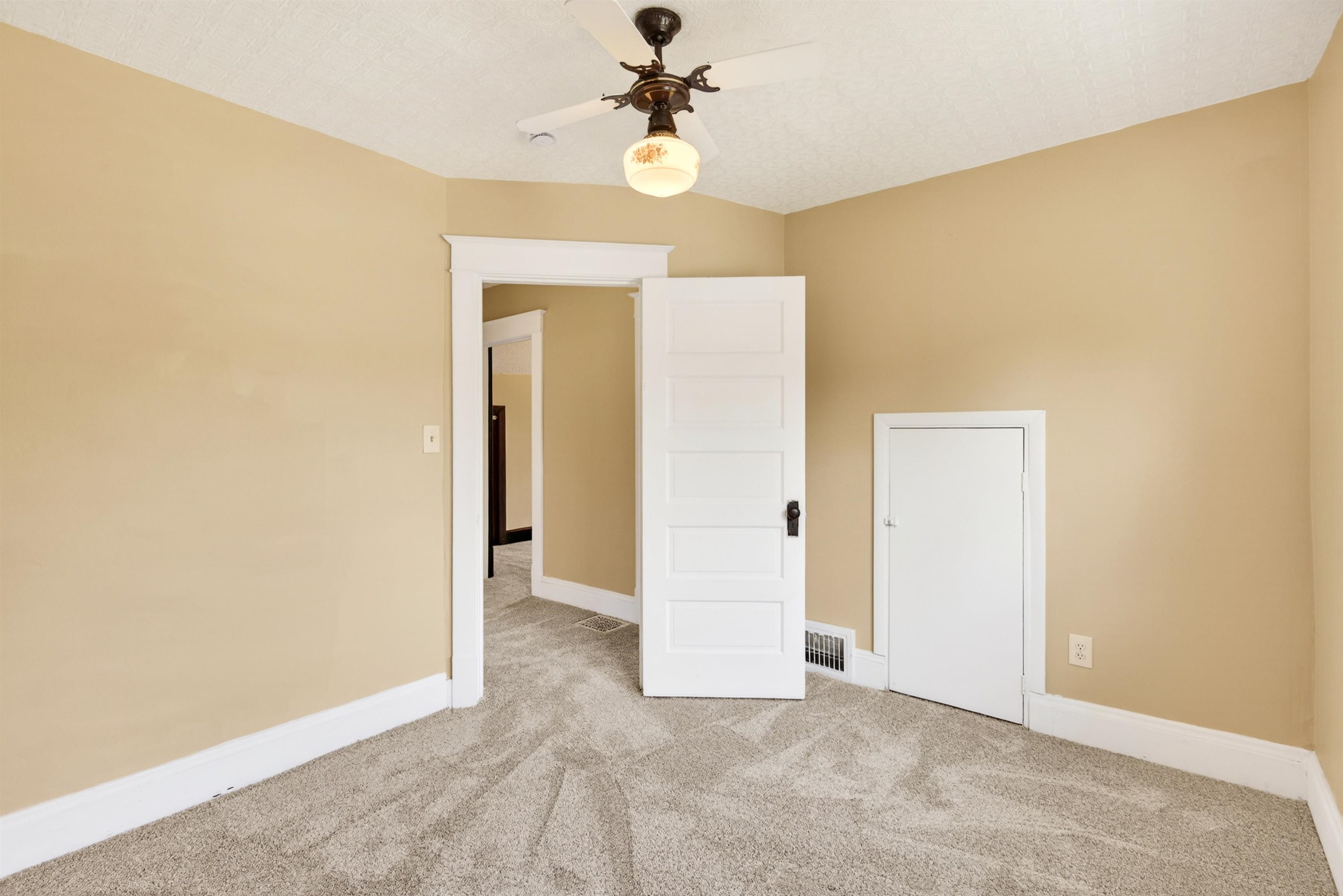 355 Oak Street Menasha, WI 54952 - Photo 25 of 49