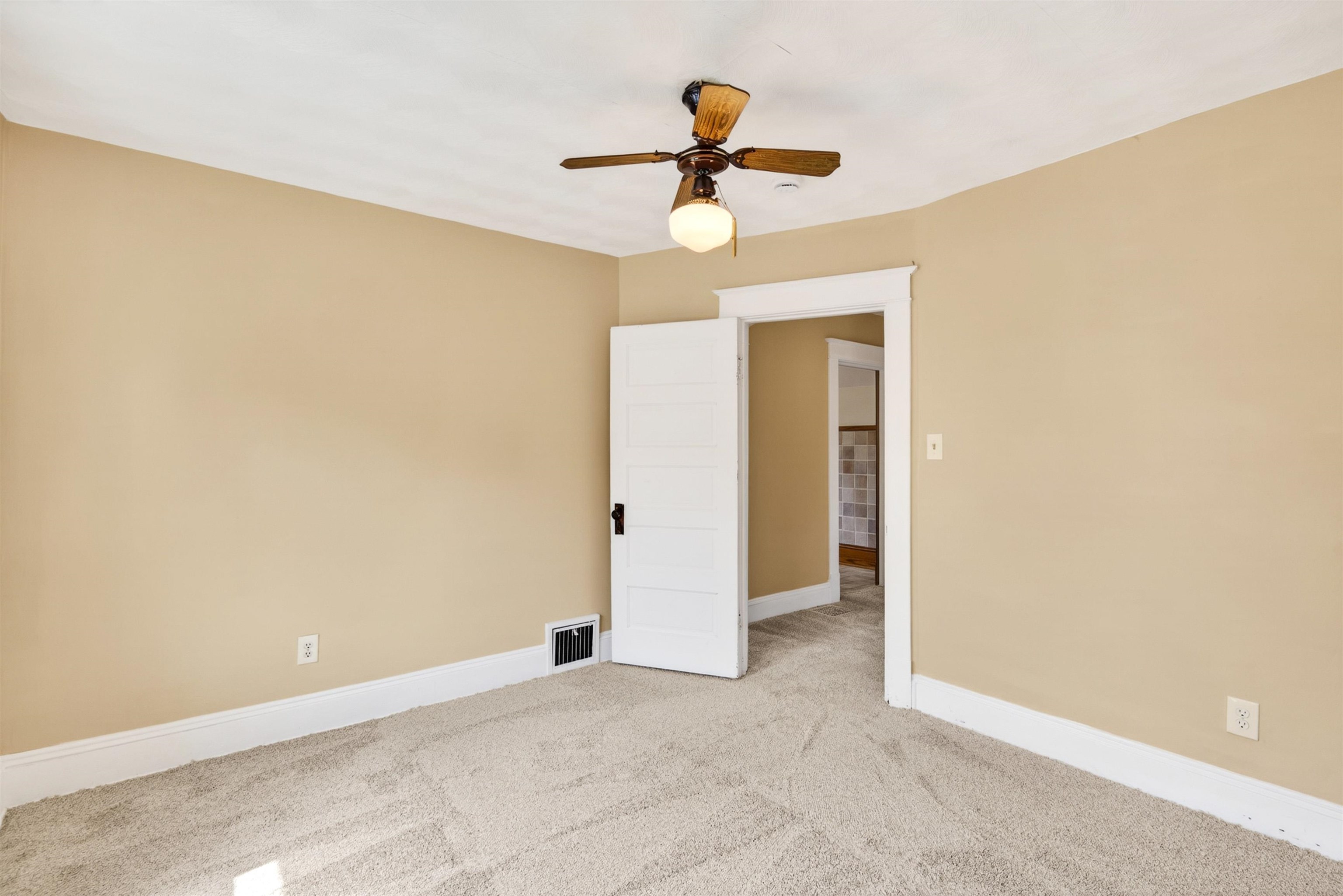 355 Oak Street Menasha, WI 54952 - Photo 27 of 49