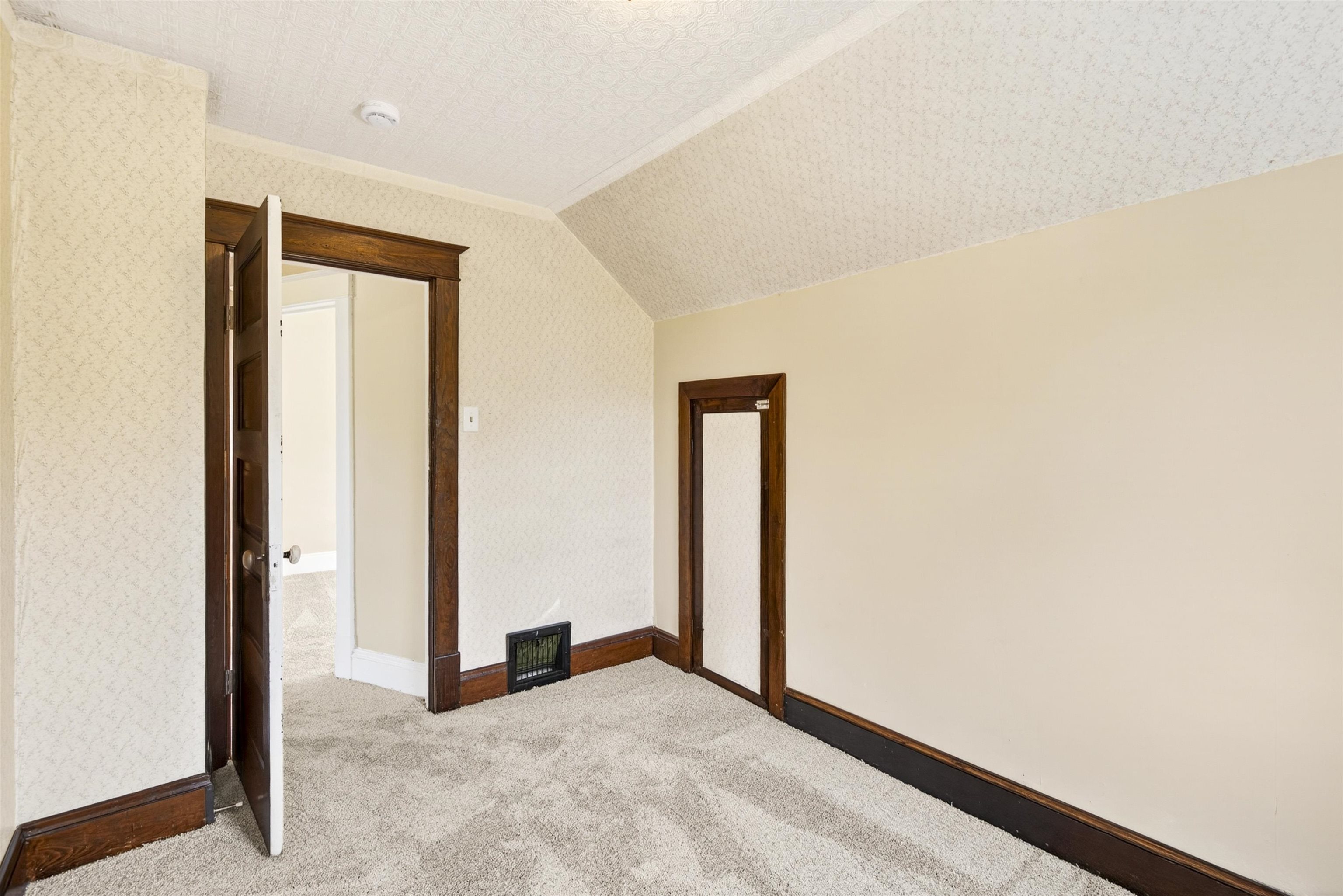355 Oak Street Menasha, WI 54952 - Photo 28 of 49
