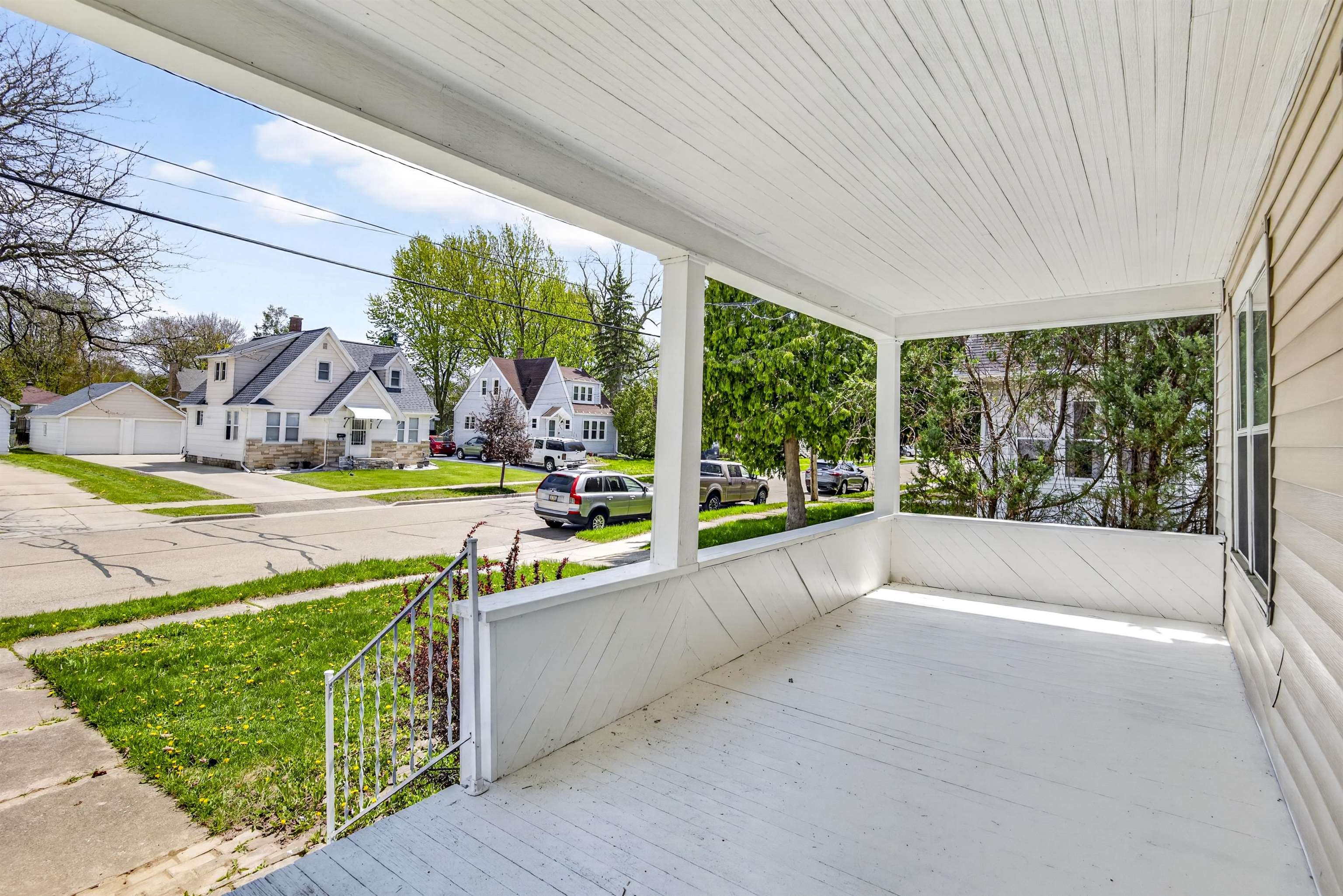355 Oak Street Menasha, WI 54952 - Photo 3 of 49