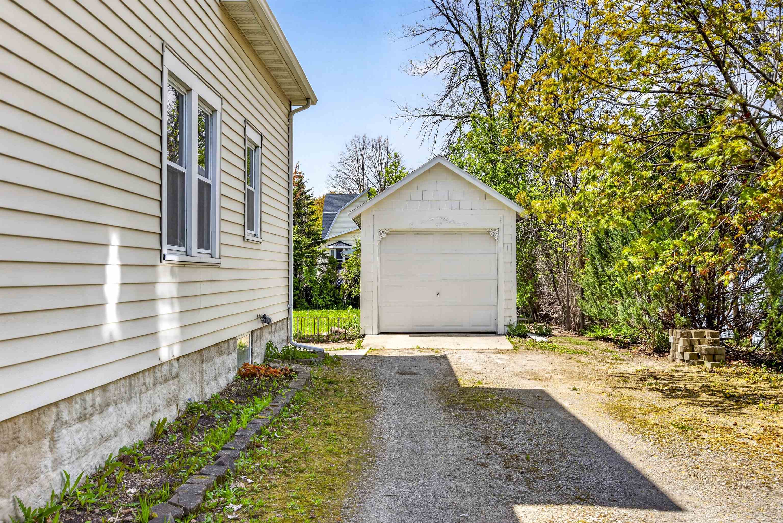 355 Oak Street Menasha, WI 54952 - Photo 44 of 49