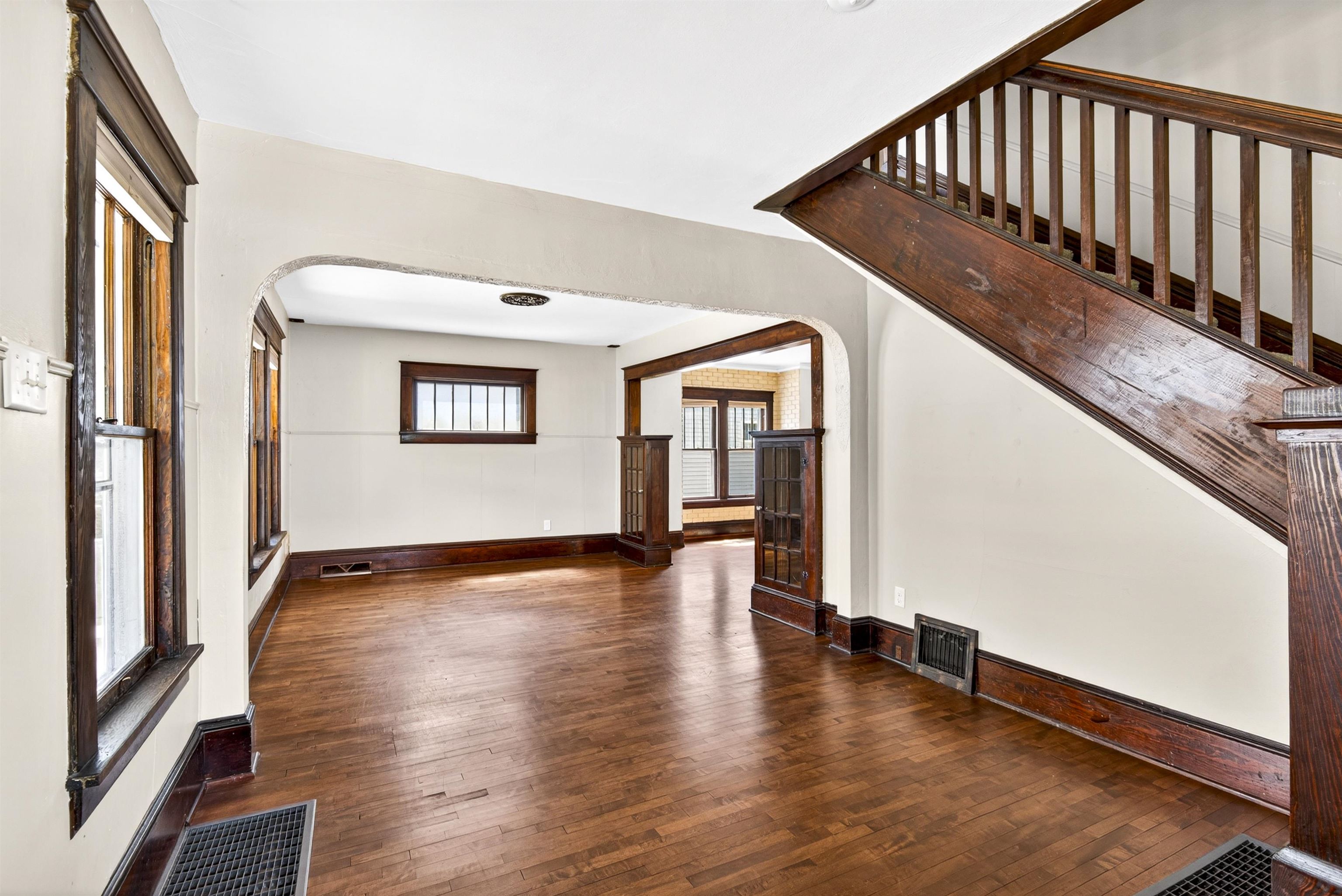 355 Oak Street Menasha, WI 54952 - Photo 5 of 49