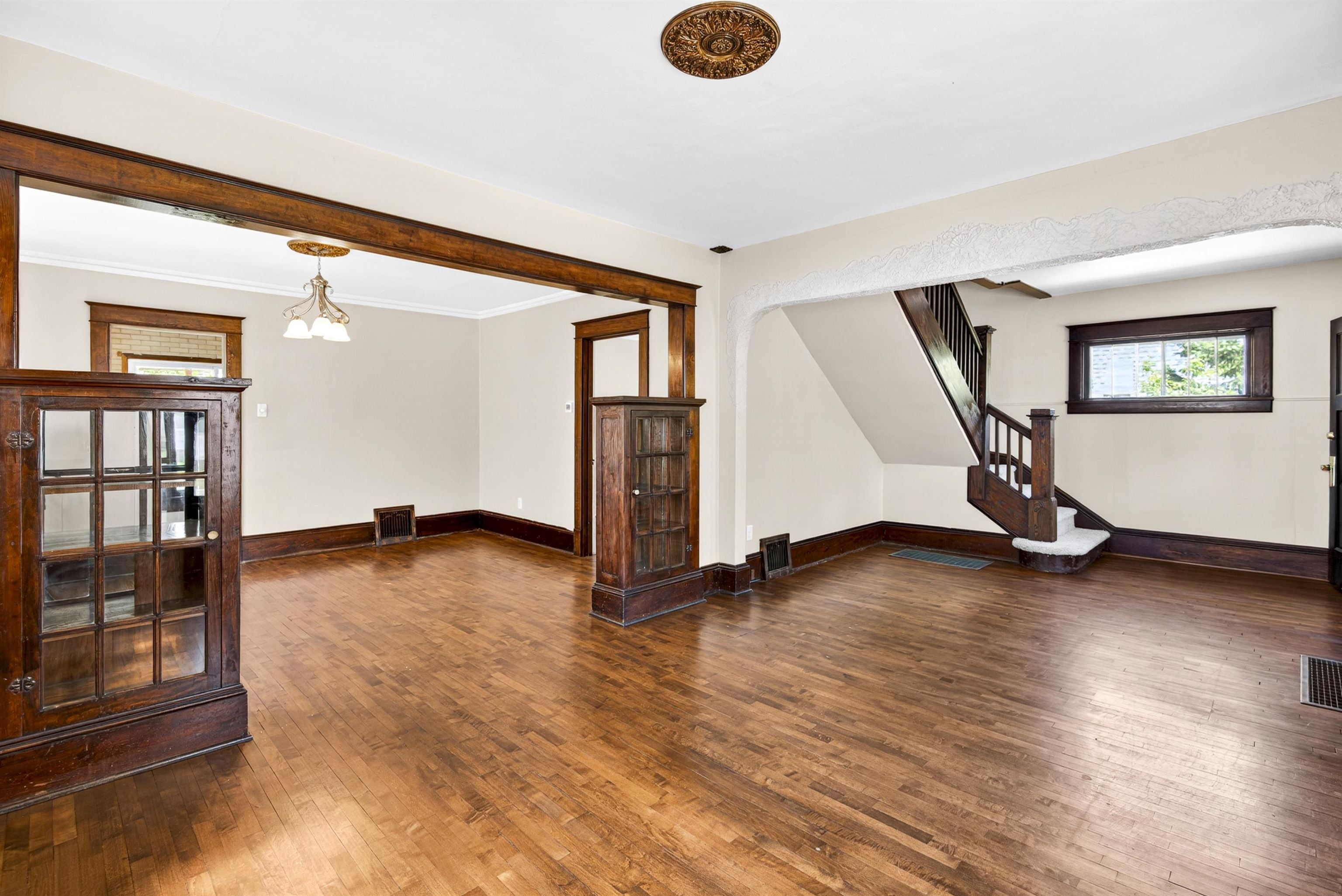 355 Oak Street Menasha, WI 54952 - Photo 7 of 49