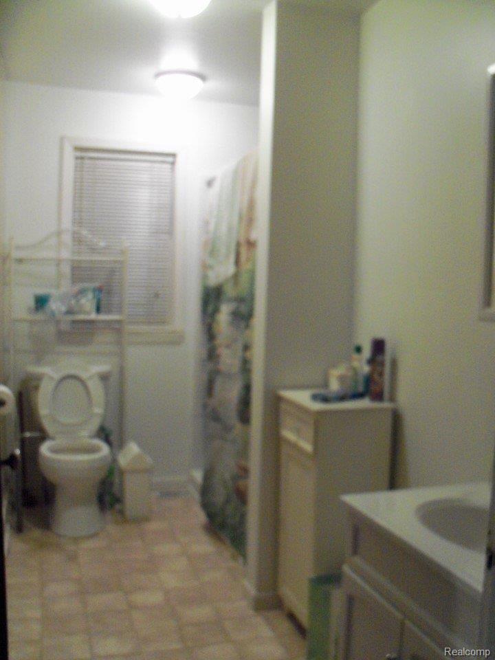 10275 Dehmel Road Birch Run, MI 48415 - Photo 7 of 20 Dehmel Rd laundry room off kitch