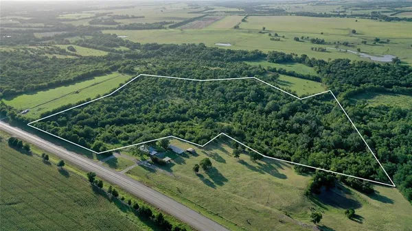 a view of a tennis court