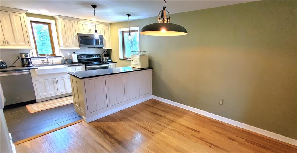 484 Old Farm Road Pittsburgh, PA 15228 - Photo 12 of 48 Gallery Image 12