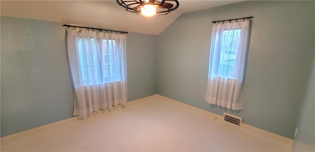 484 Old Farm Road Pittsburgh, PA 15228 - Photo 17 of 48 Gallery Image 17