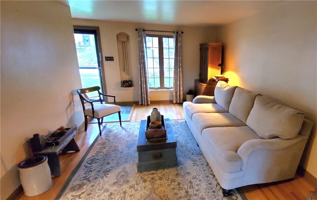 484 Old Farm Road Pittsburgh, PA 15228 - Photo 20 of 48 Gallery Image 20