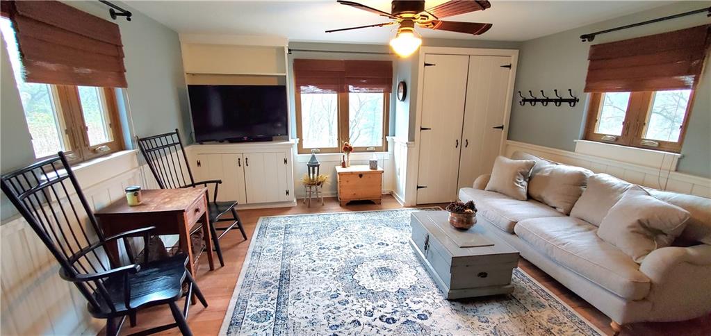 484 Old Farm Road Pittsburgh, PA 15228 - Photo 2 of 48 Gallery Image 2