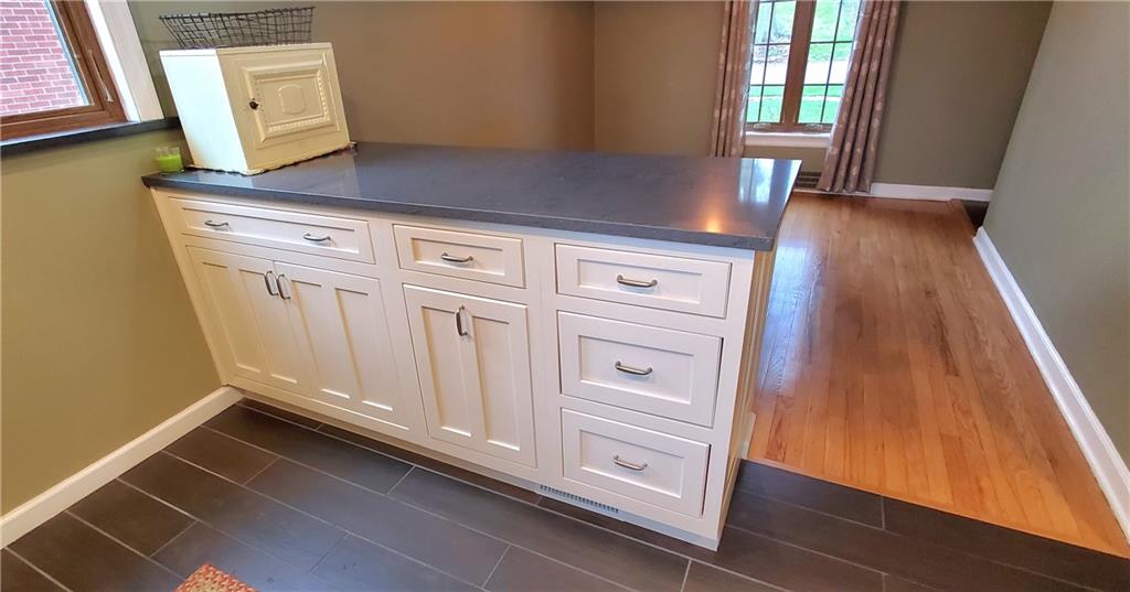 484 Old Farm Road Pittsburgh, PA 15228 - Photo 26 of 48 Gallery Image 26