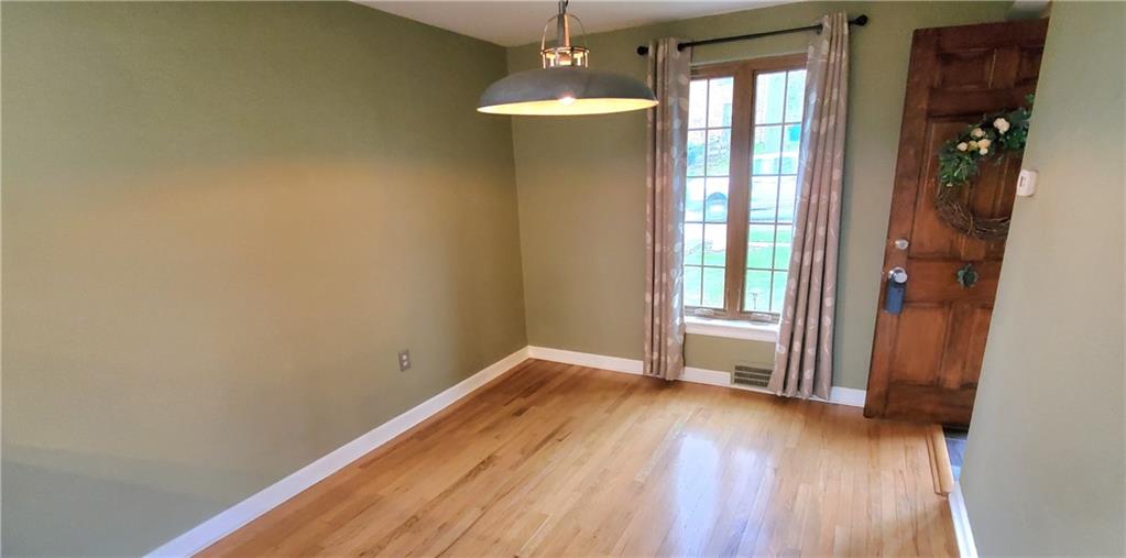 484 Old Farm Road Pittsburgh, PA 15228 - Photo 3 of 48 Gallery Image 3