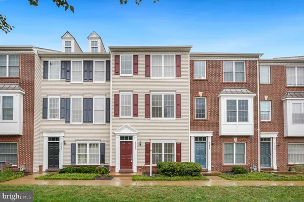 $515,000 | 43084 Center Street, Unit 4C, Chantilly, VA 20152