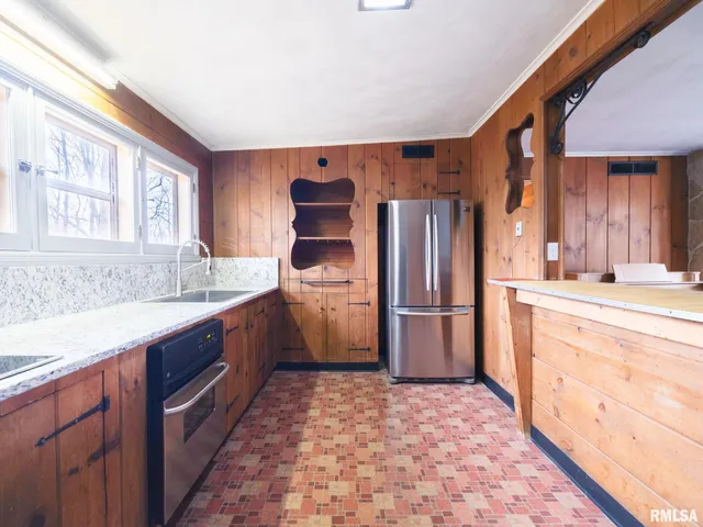 $179,500 | 717 West Brow Court, Peoria, IL 61615