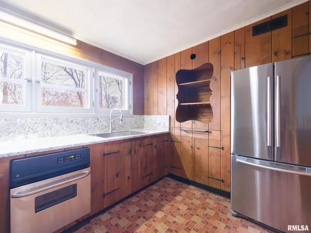 $179,500 | 717 West Brow Court, Peoria, IL 61615