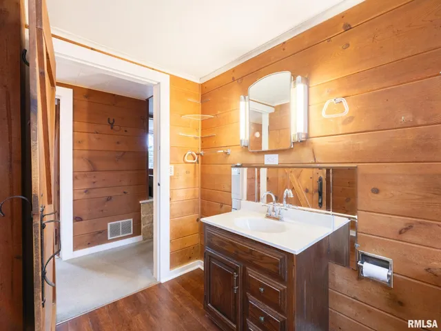 $179,500 | 717 West Brow Court, Peoria, IL 61615