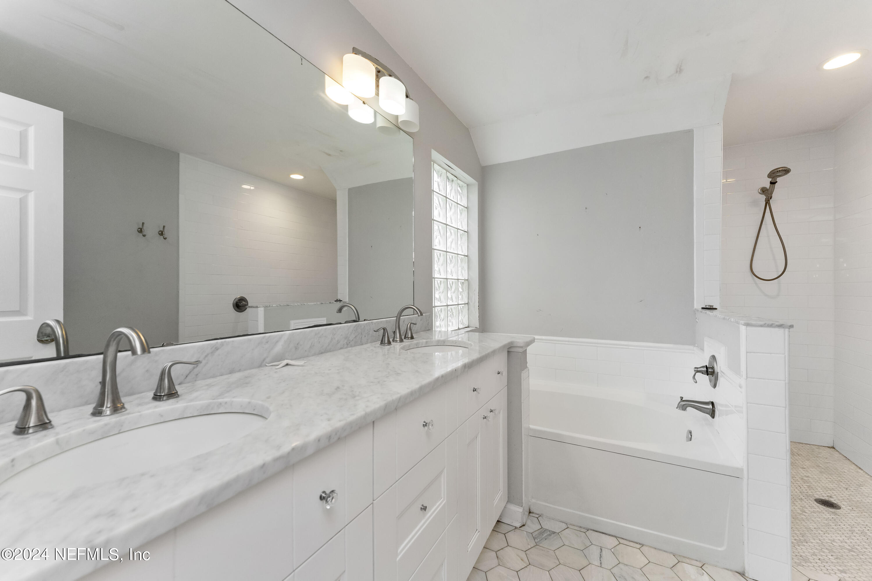 587 Selva Lakes Circle Atlantic Beach, FL 32233 - Photo 14 of 31 a bathroom with a tub sink and mirror