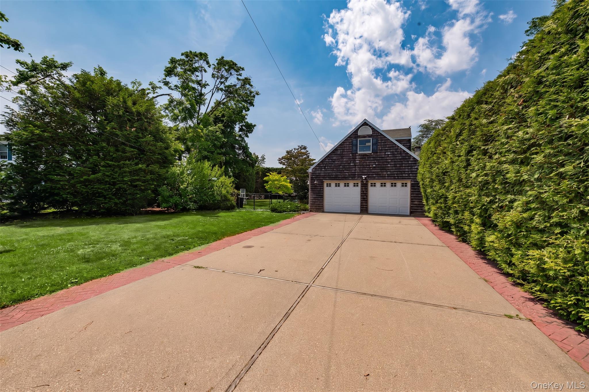 253 Melbury Road Babylon, NY 11702 - Photo 2 of 44