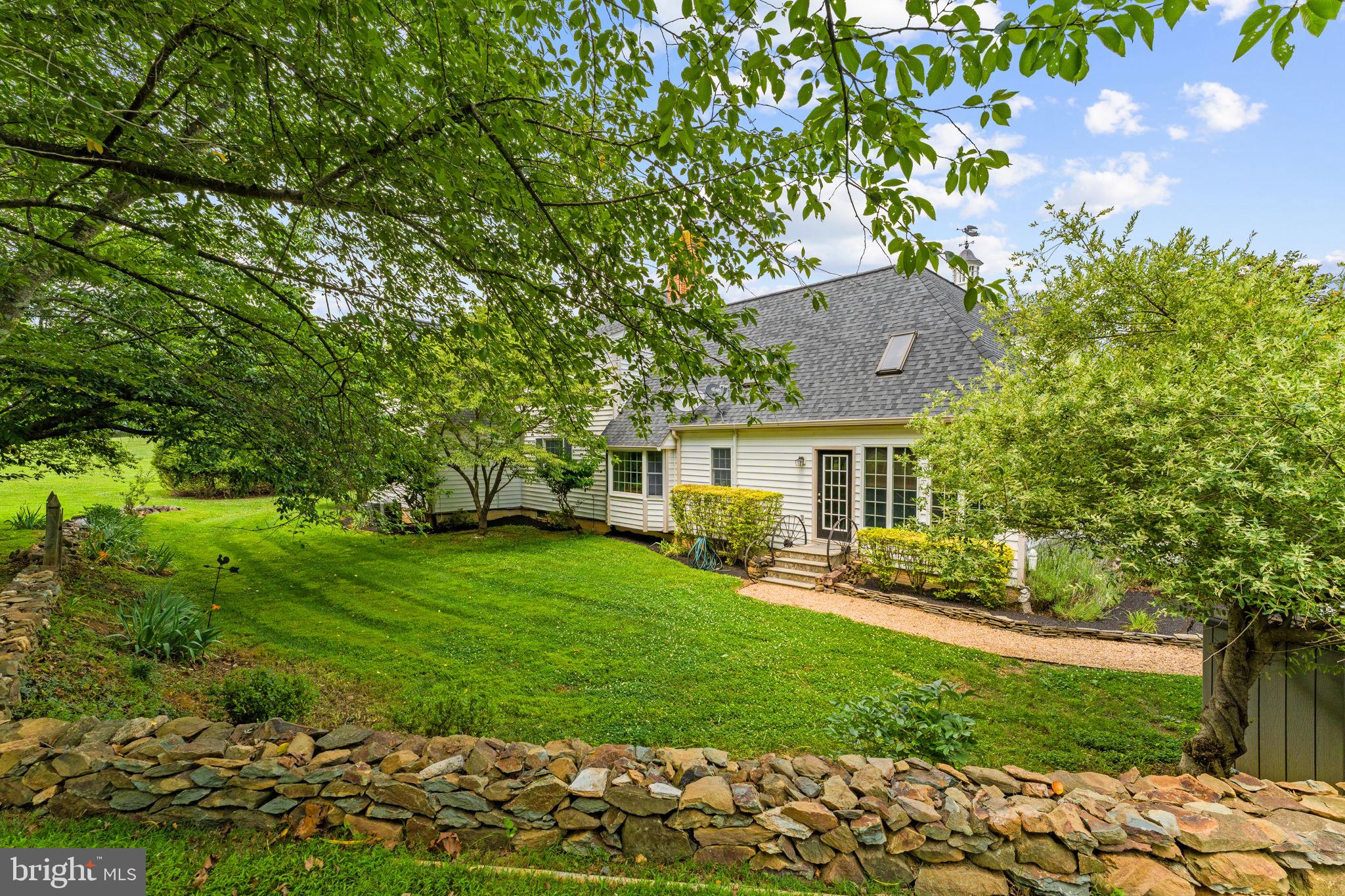 19725 Woodtrail Road Round Hill, VA 20141 - Photo 6 of 93