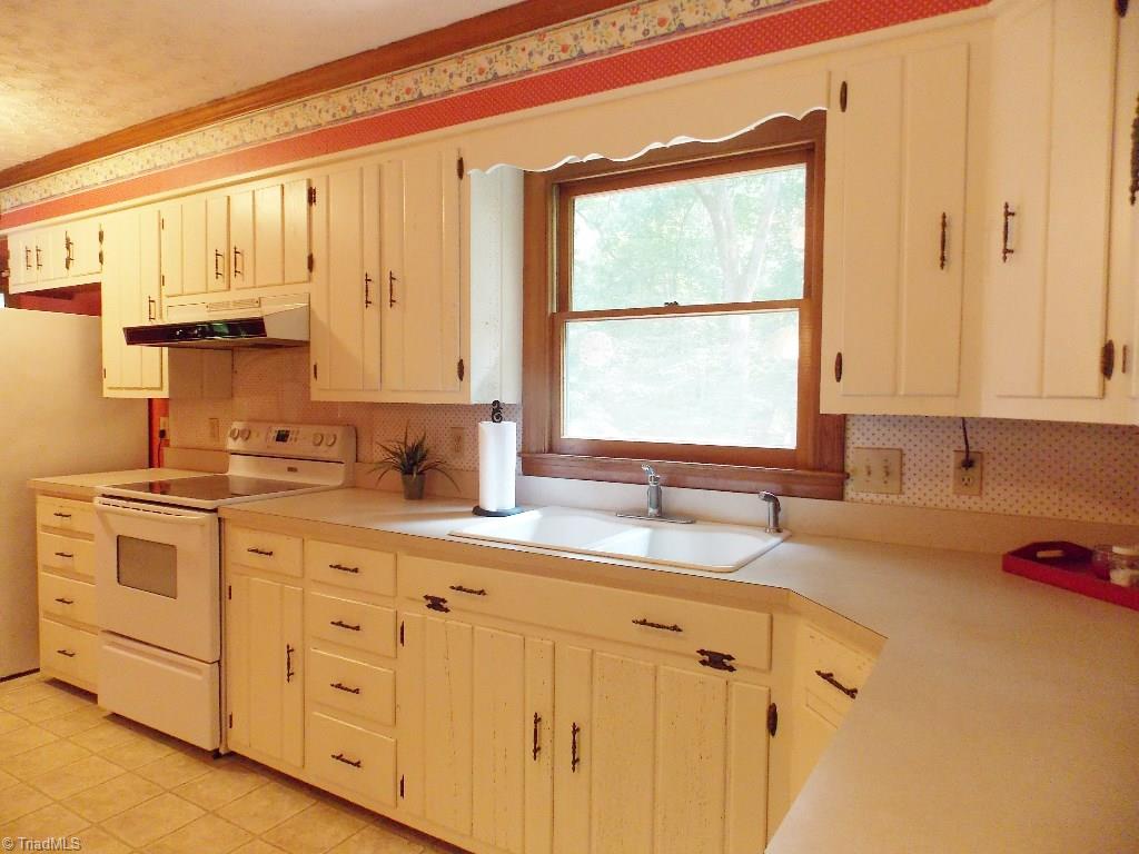 145 Little Beaver Road Lexington, NC 27295 - Photo 4 of 29 Gallery Image 4