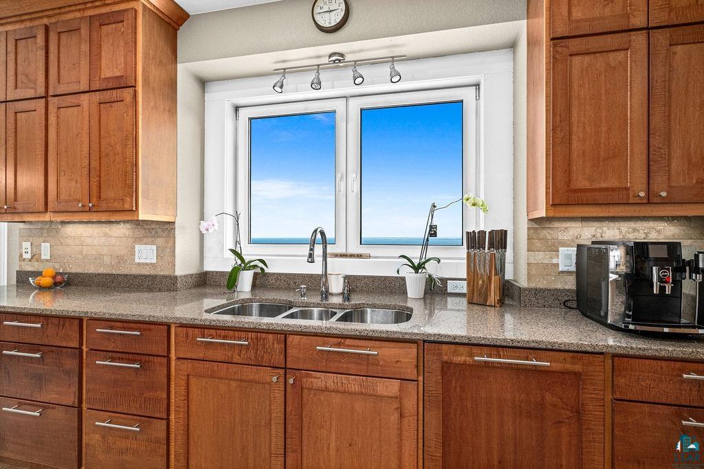 3725 North Ridge Road Duluth, MN 55804 - Photo 11 of 48