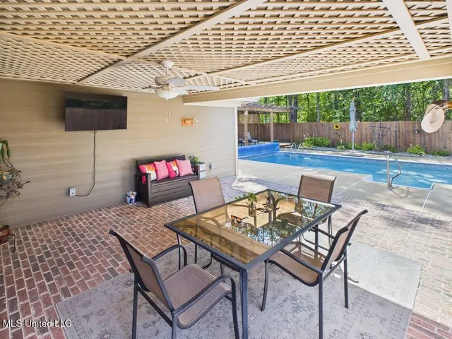 $382,400 | 2009 Plumas Drive, Nesbit, MS 38651